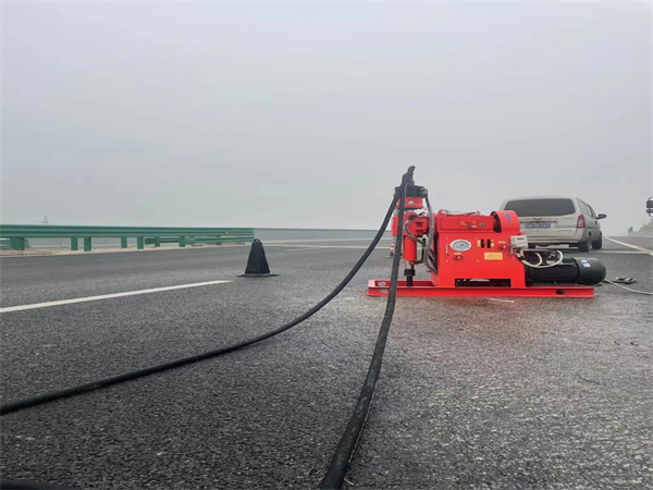 新密马路路基路面开裂下沉注浆加固灌浆